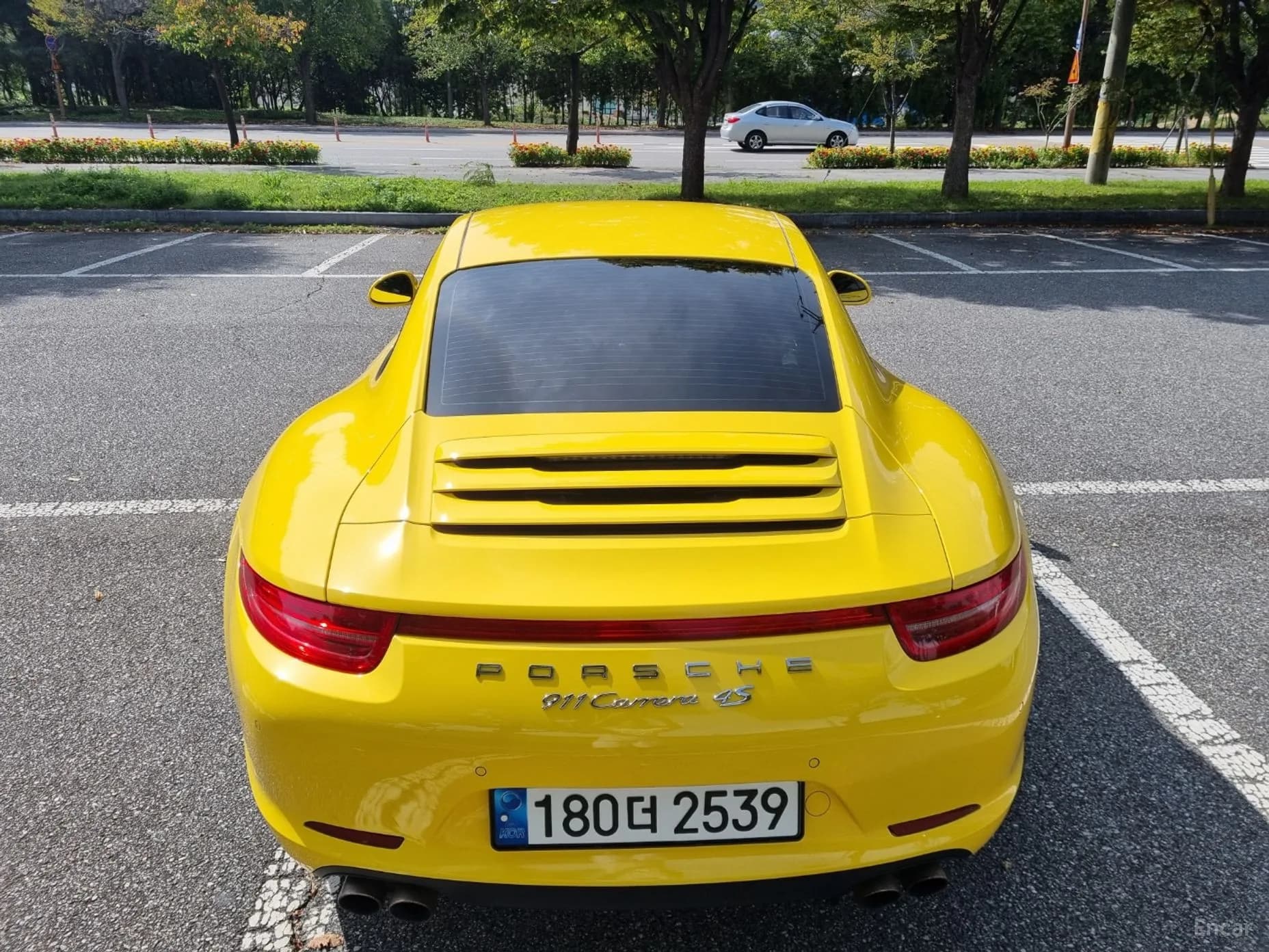 910