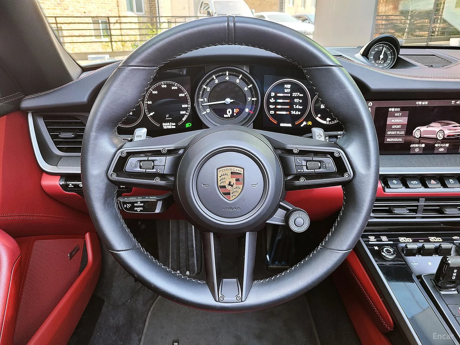 911 (992)