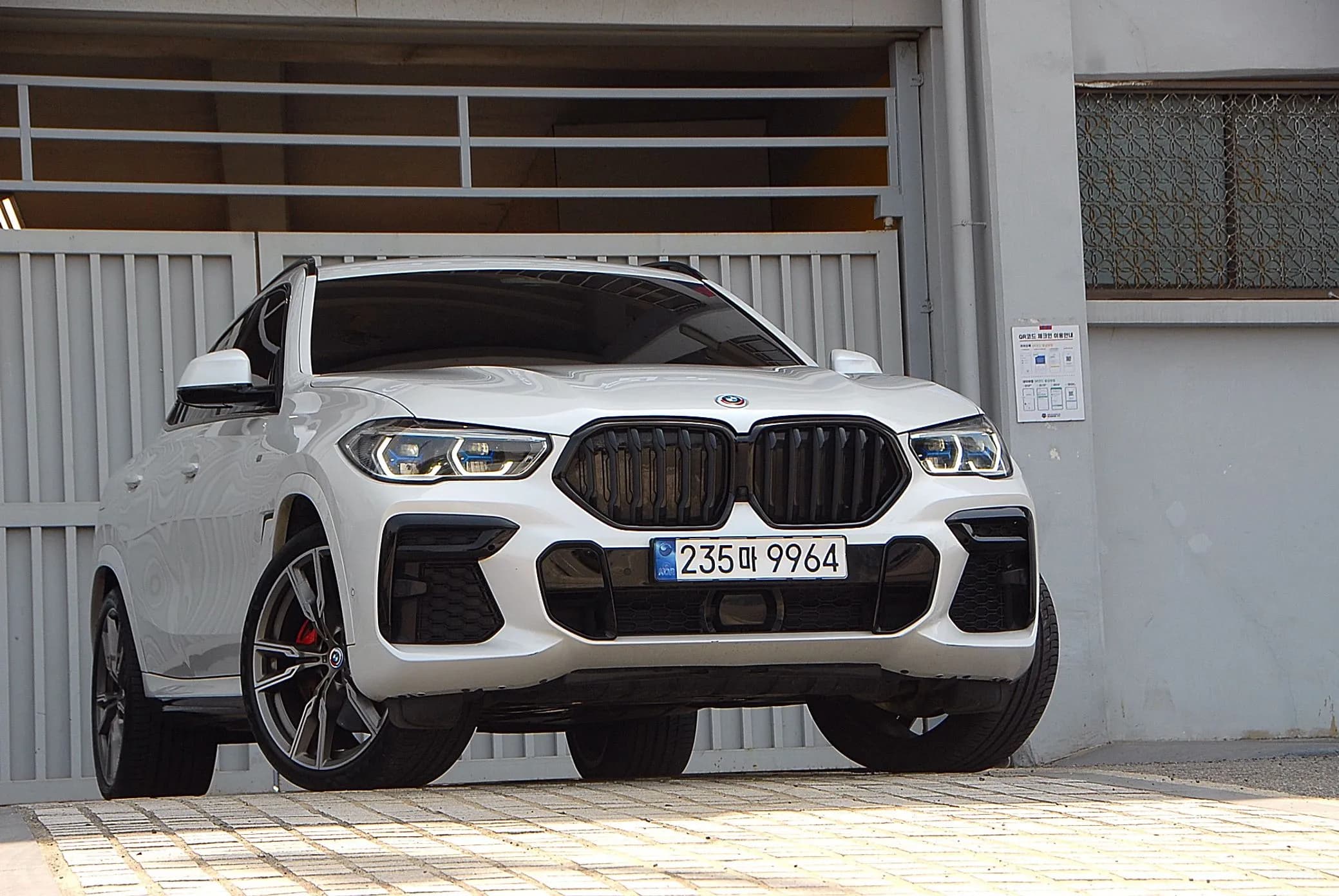 X6 (G06)