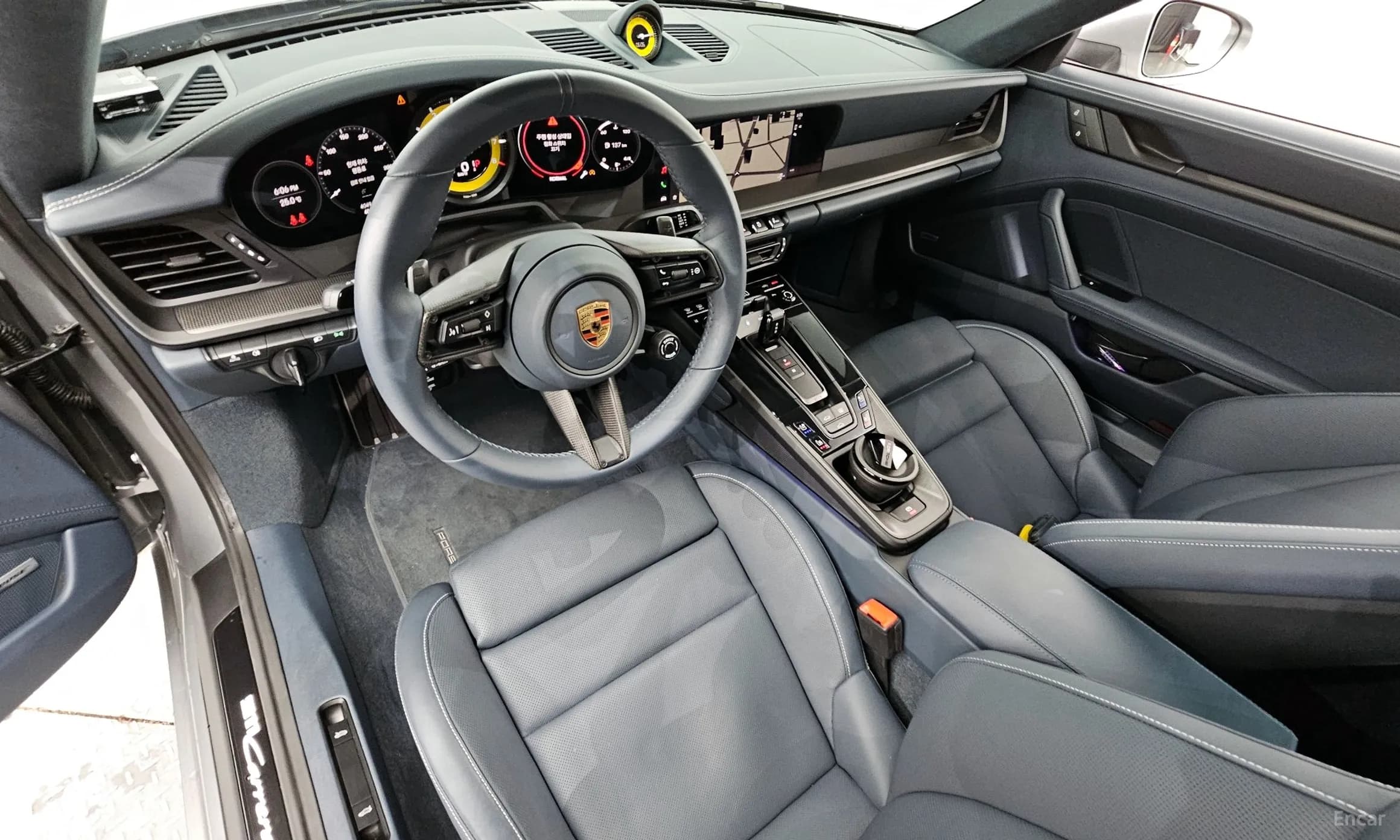 911 (992)