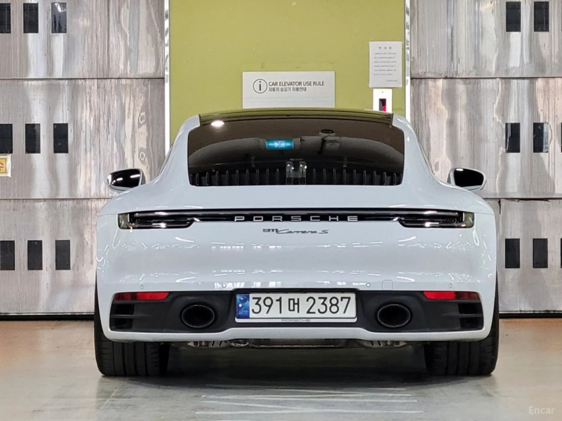 911 (992)