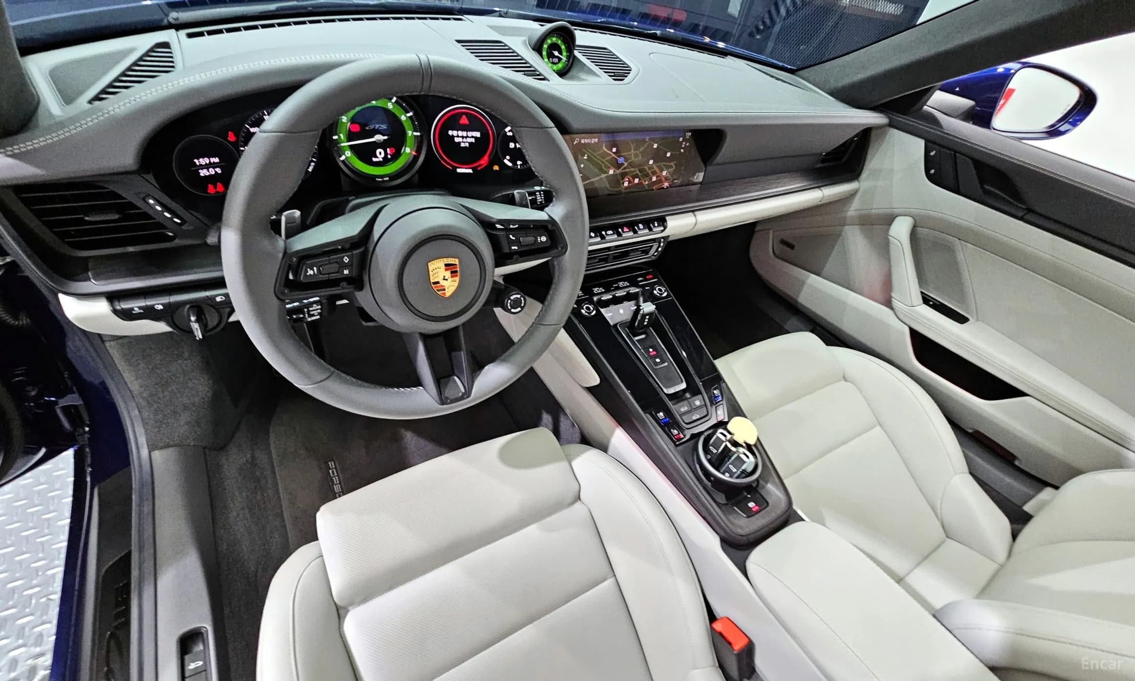 911 (992)