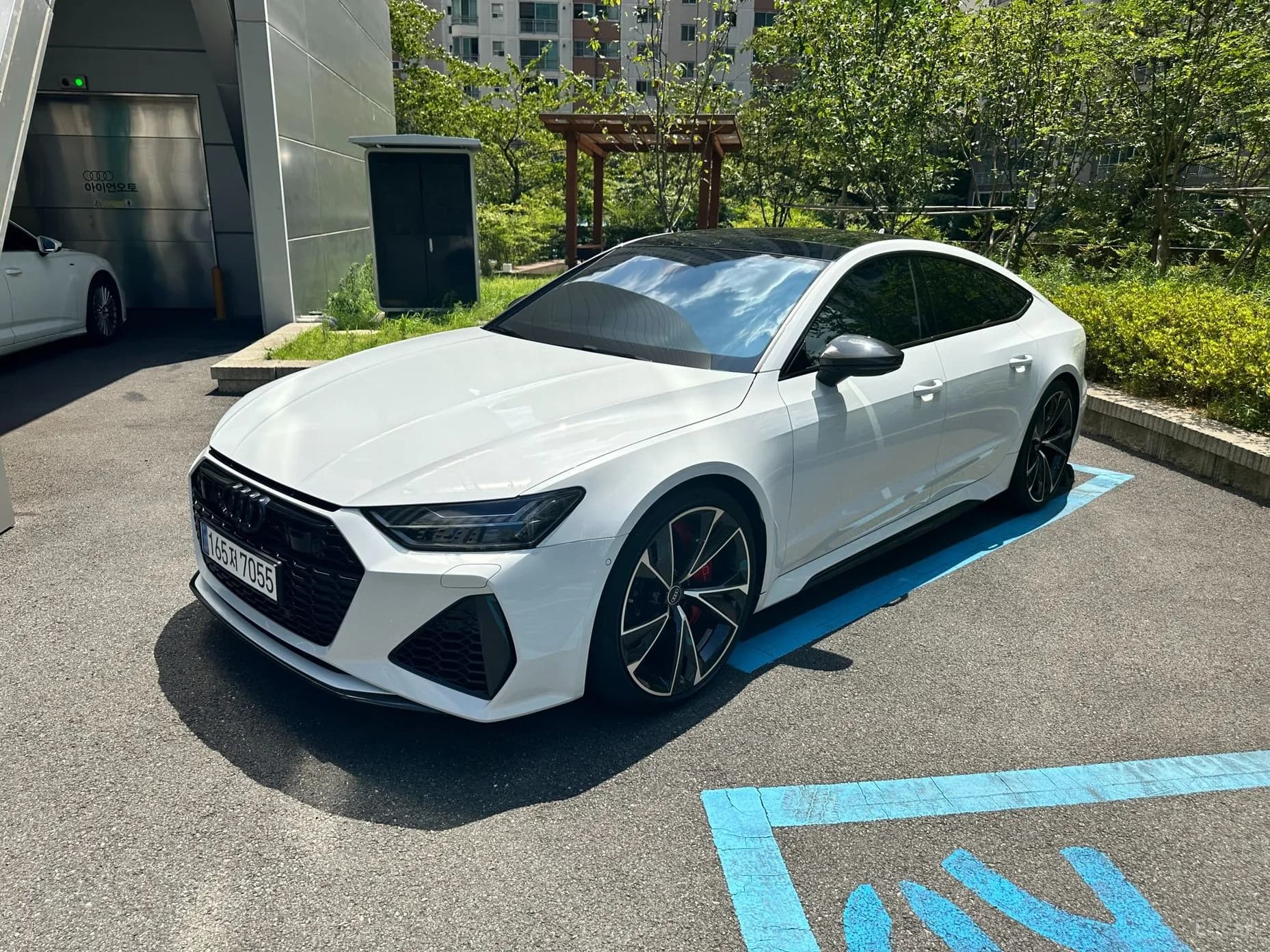 RS7 (4K)