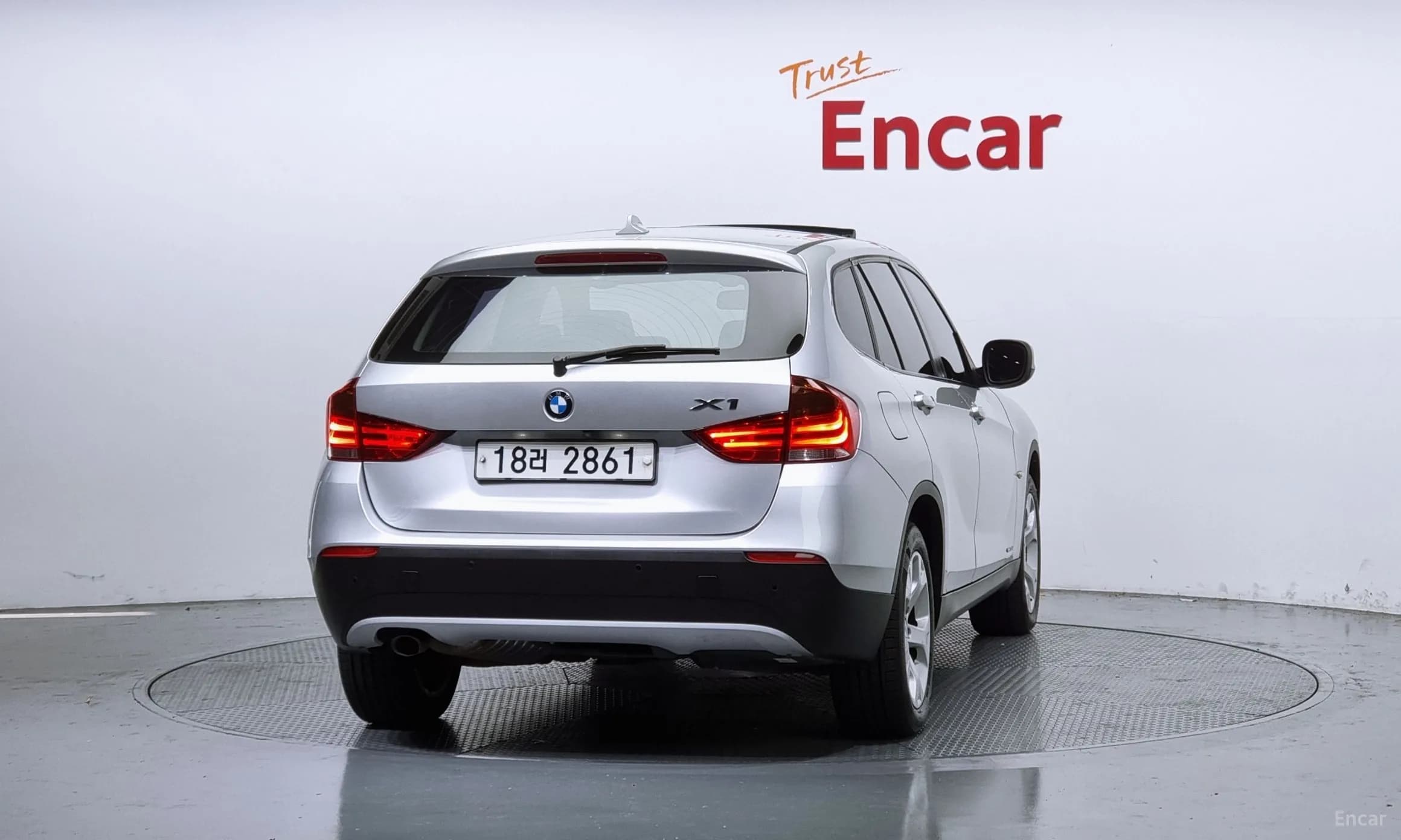 X1 (E84)