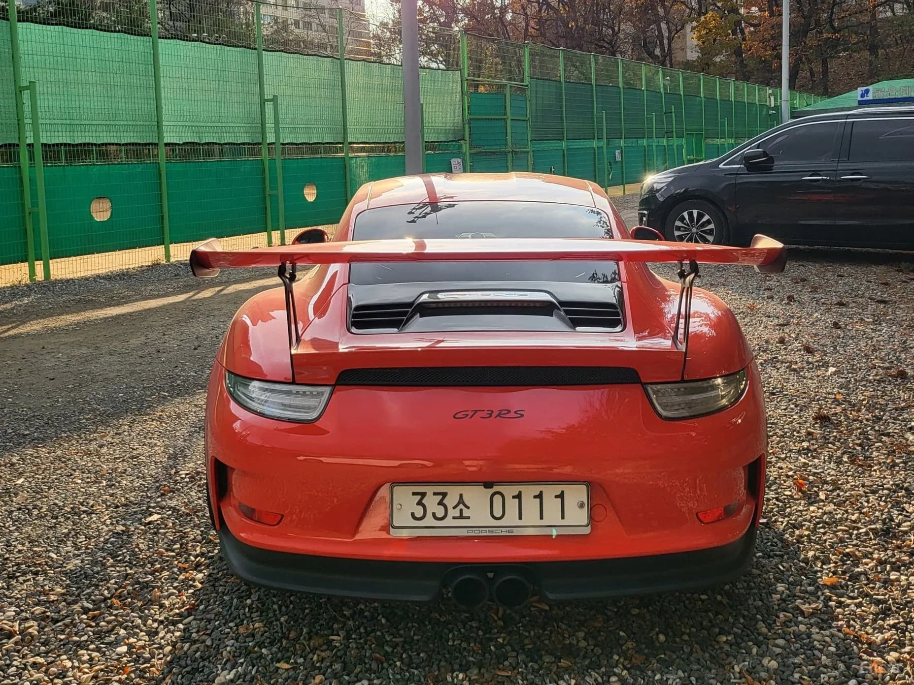910
