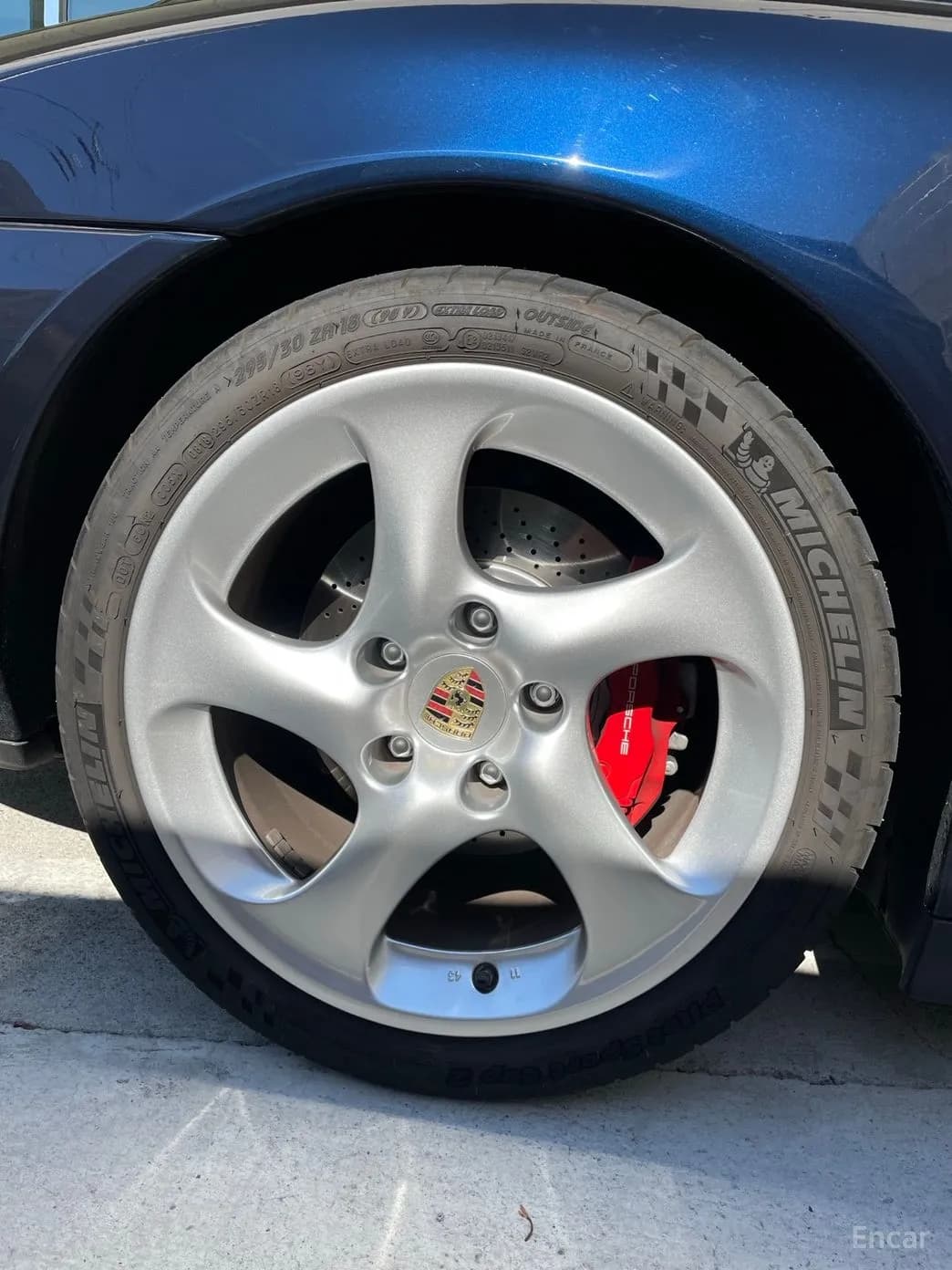 910