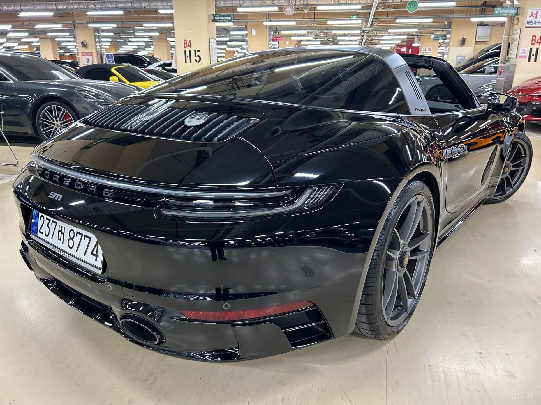 911 (992)
