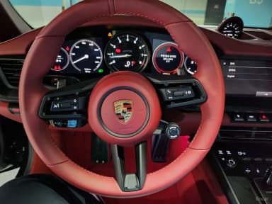 911 (992)