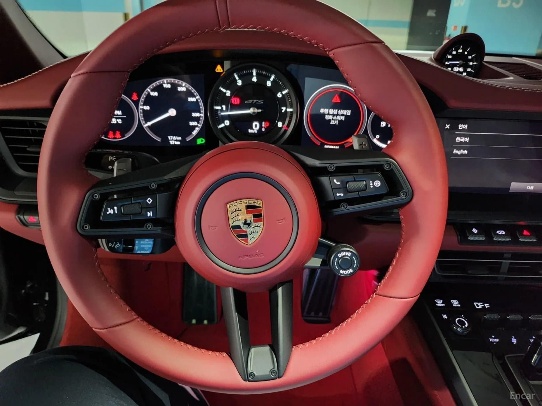 911 (992)