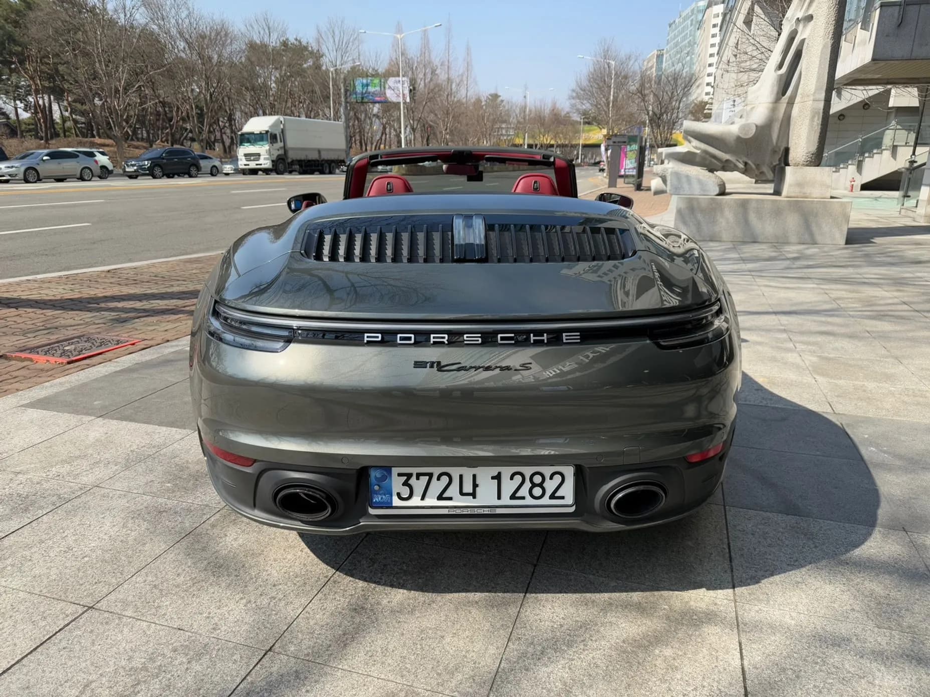 911 (992)
