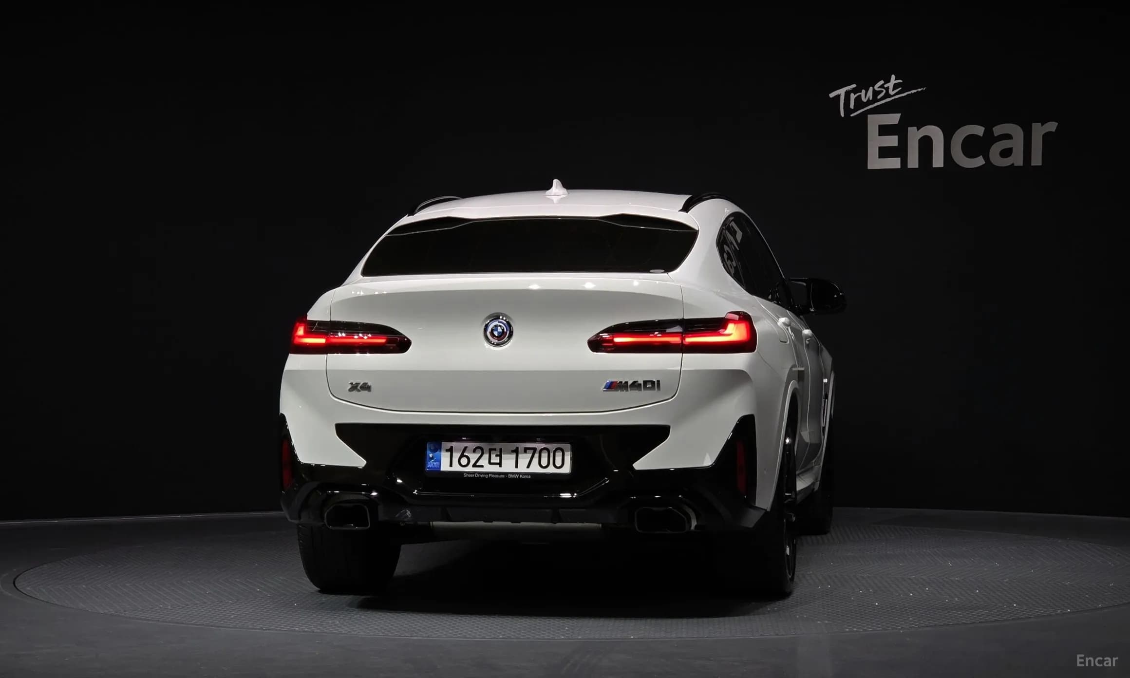 X4 (G02)