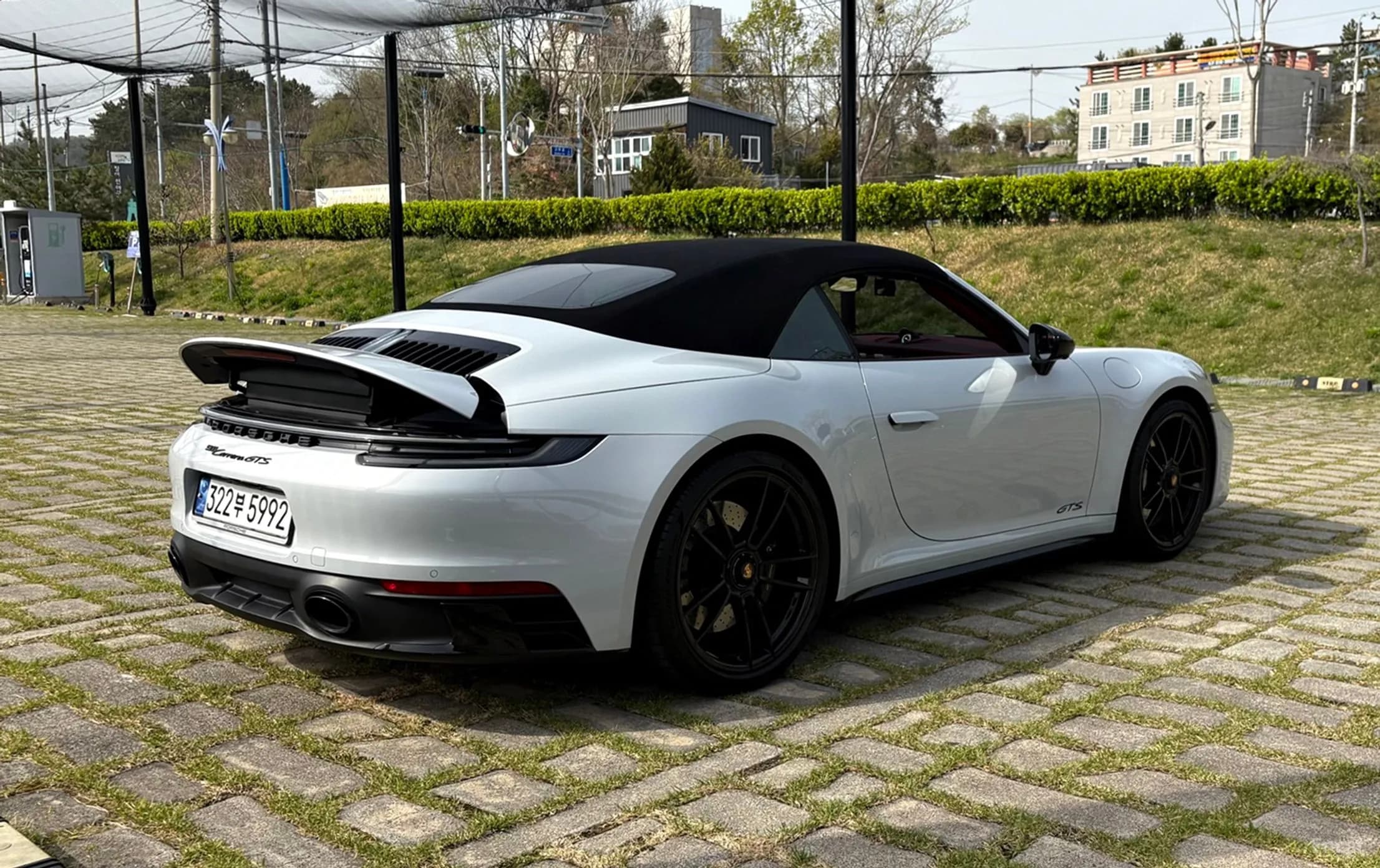 911 (992)