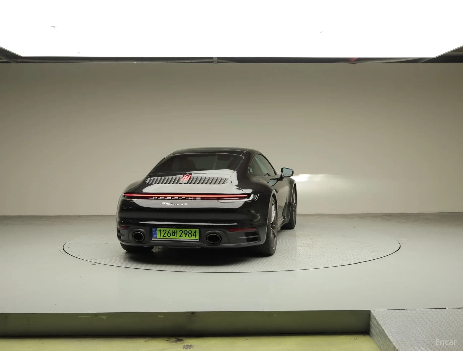 911 (992)