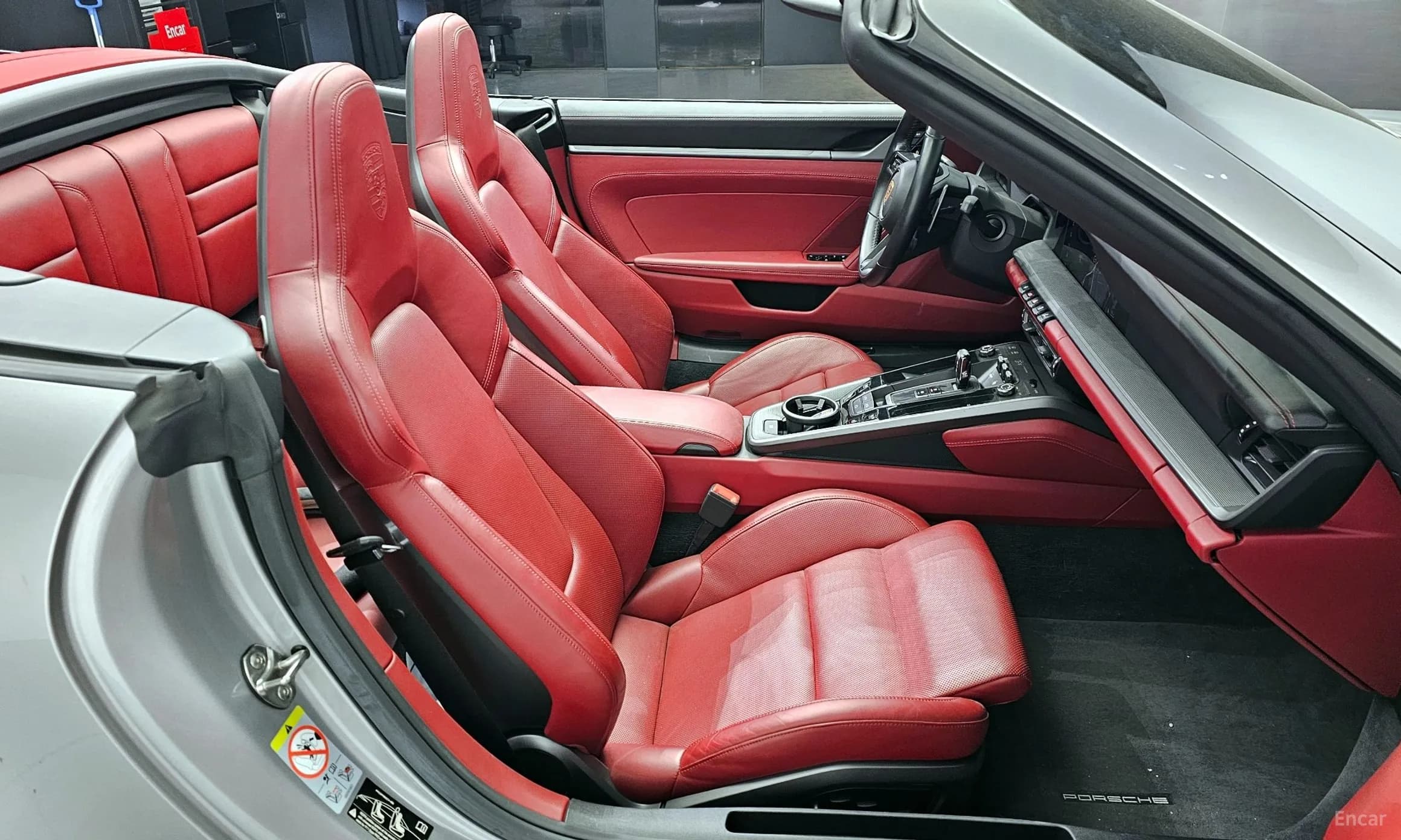 911 (992)