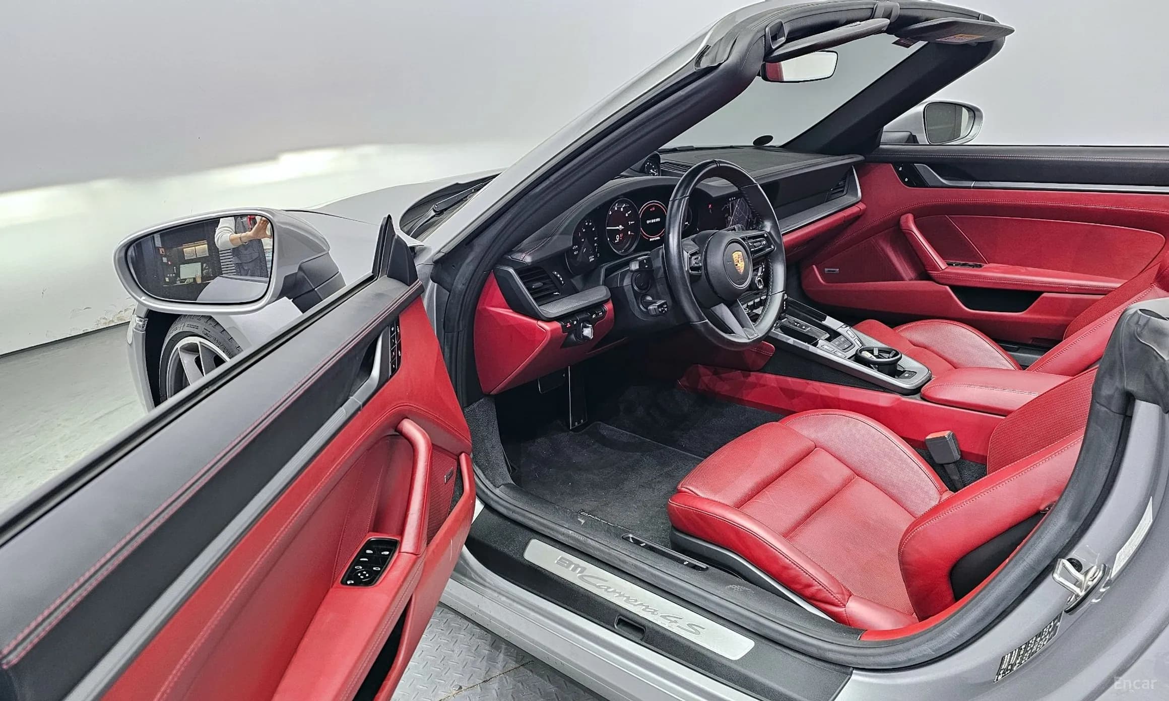 911 (992)