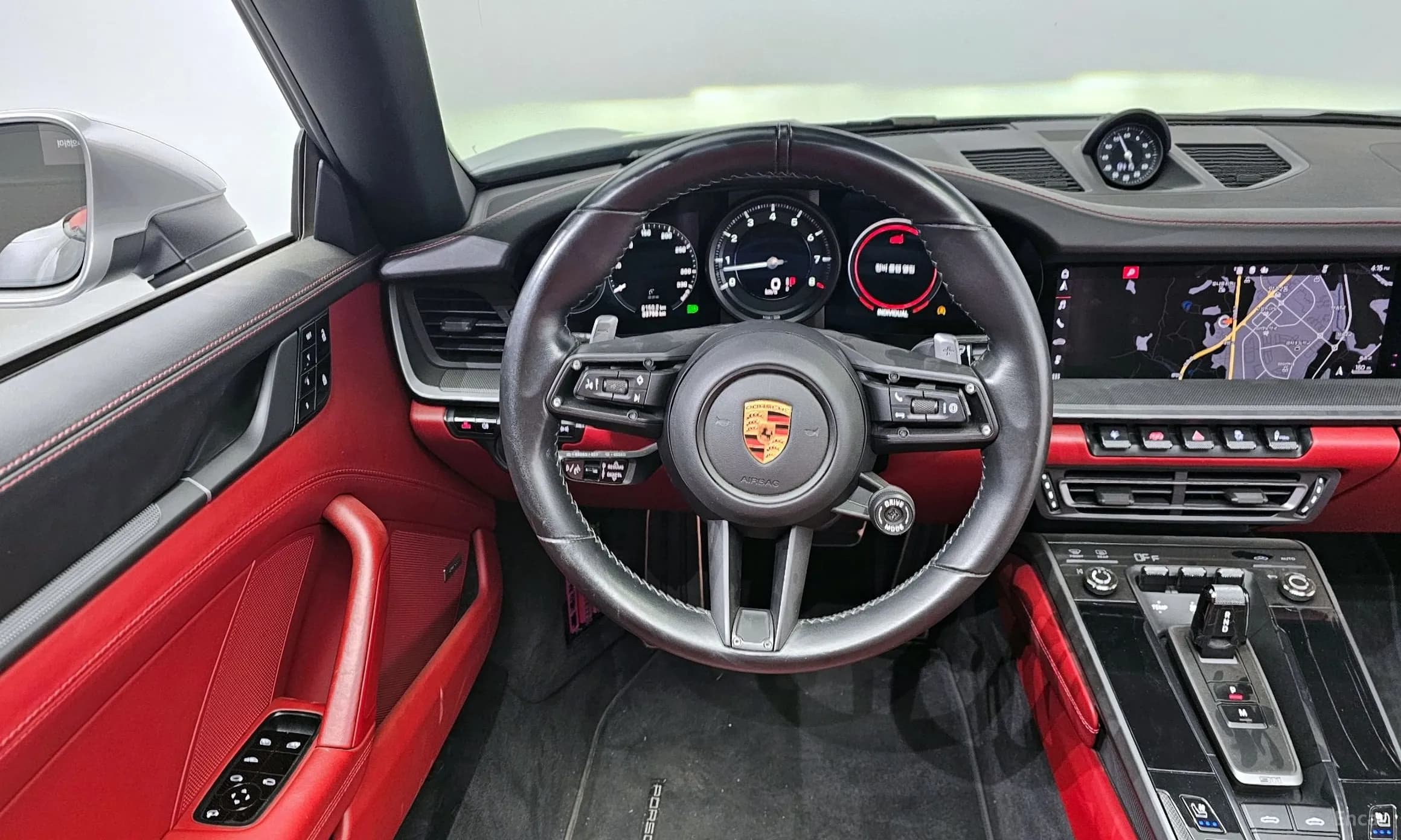 911 (992)
