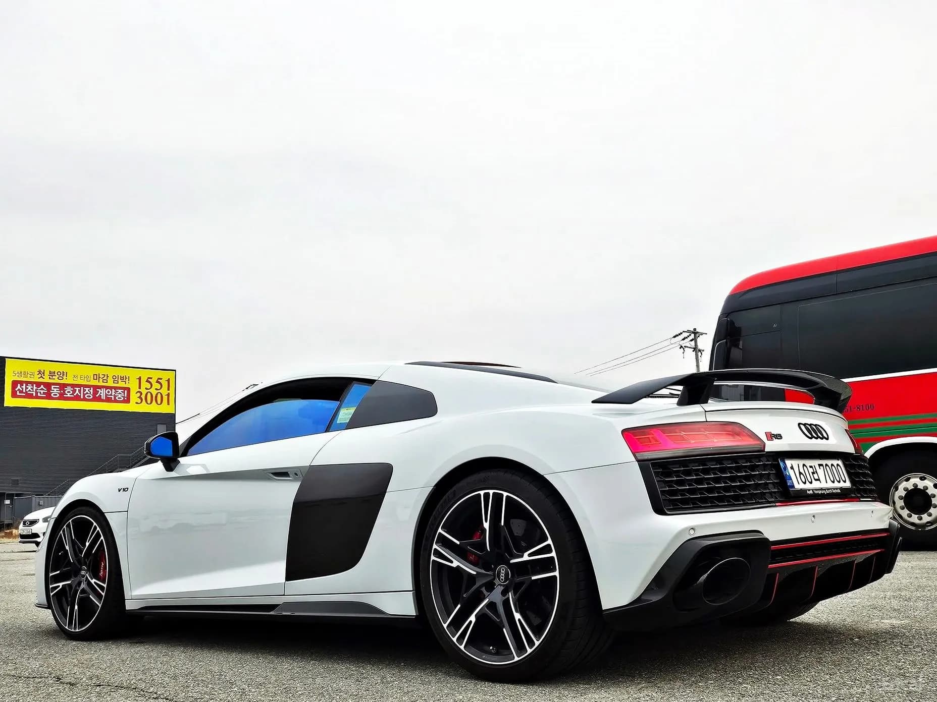 R8 (4S)
