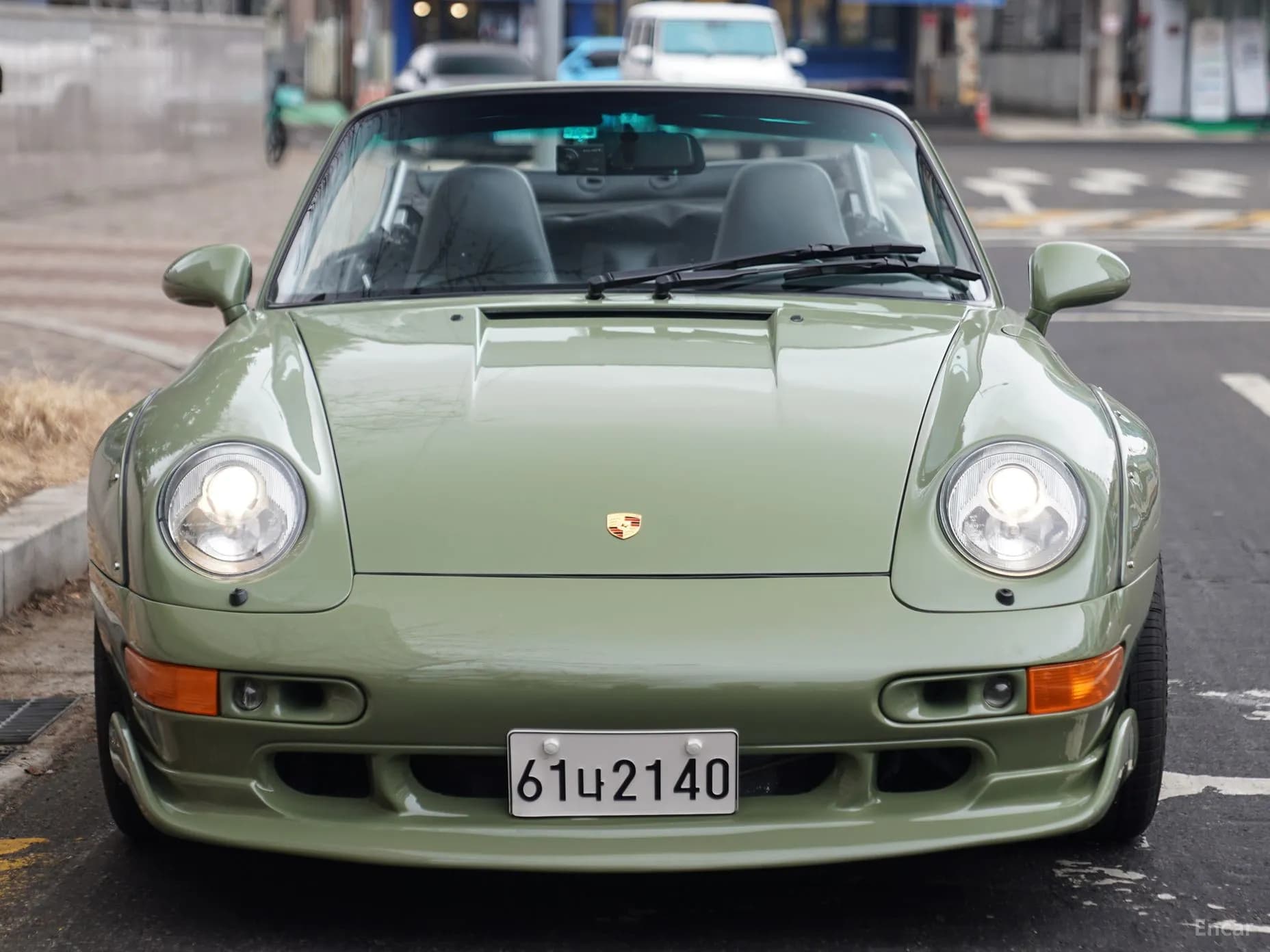 910