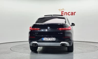 X4 (G02)
