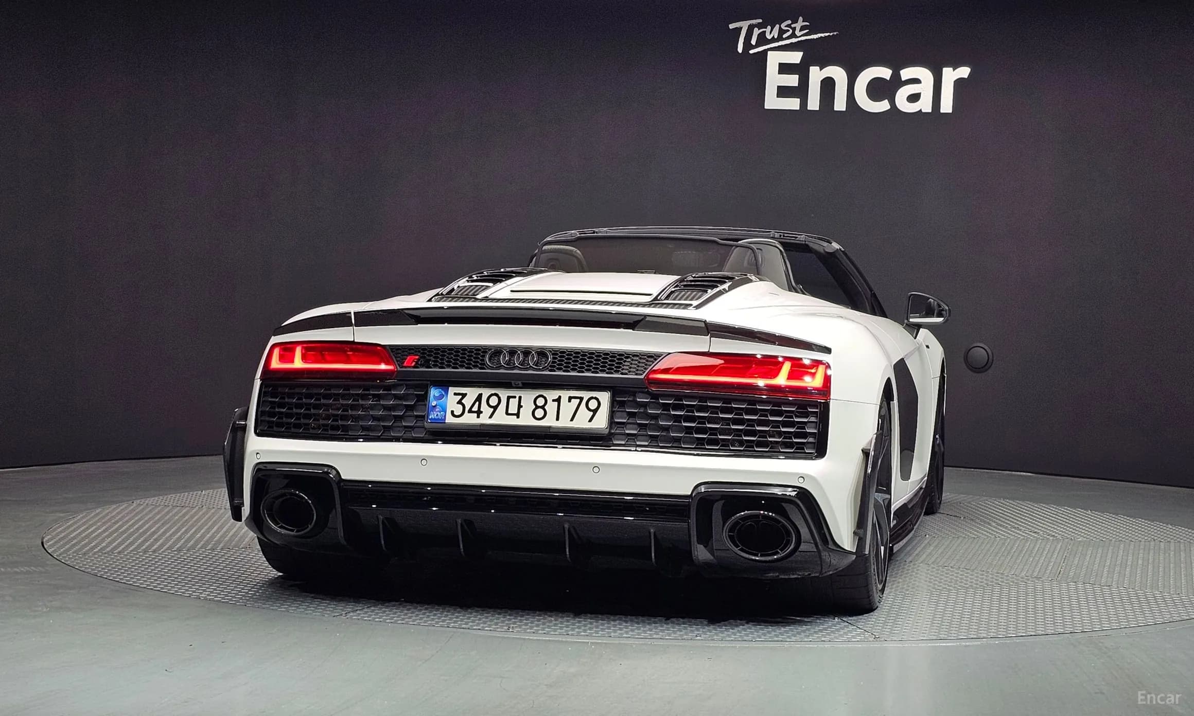 R8 (4S)