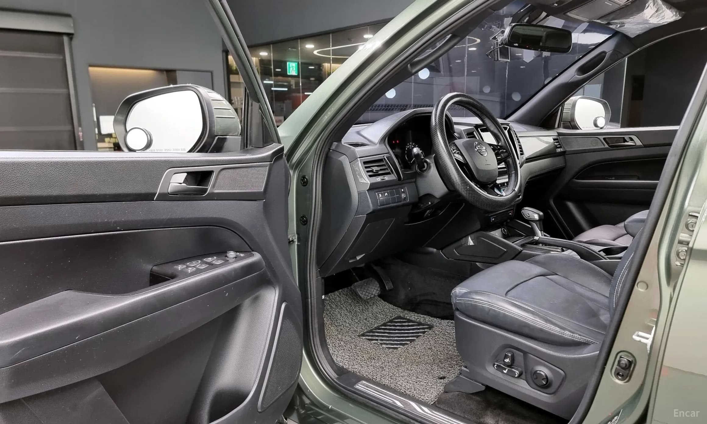 Rexton Sports Khan