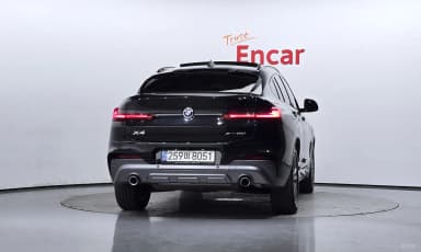 X4 (G02)