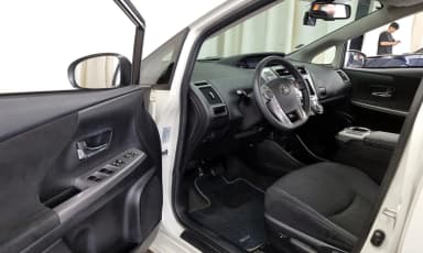 Prius V