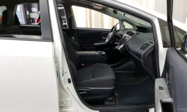 Prius V