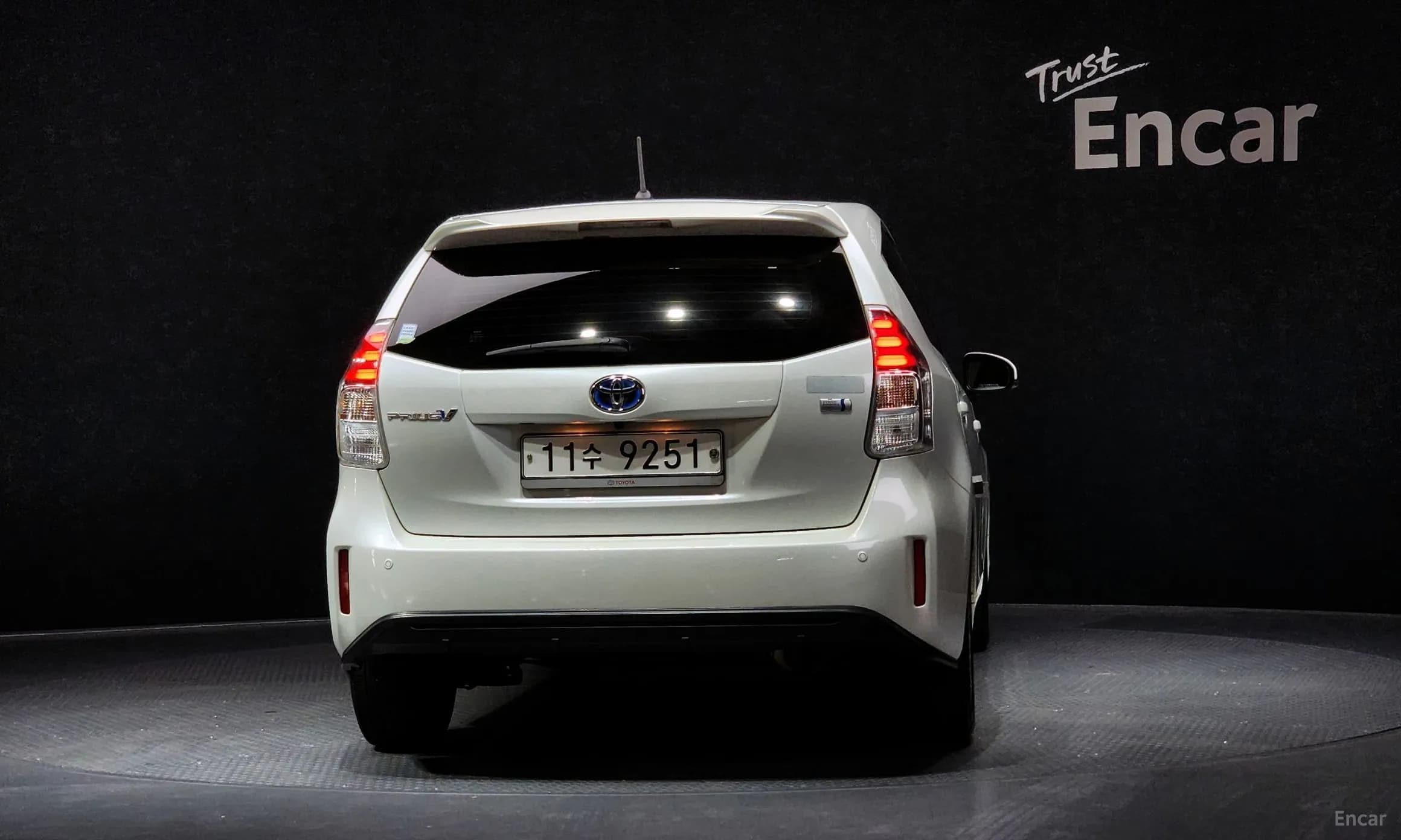 Prius V