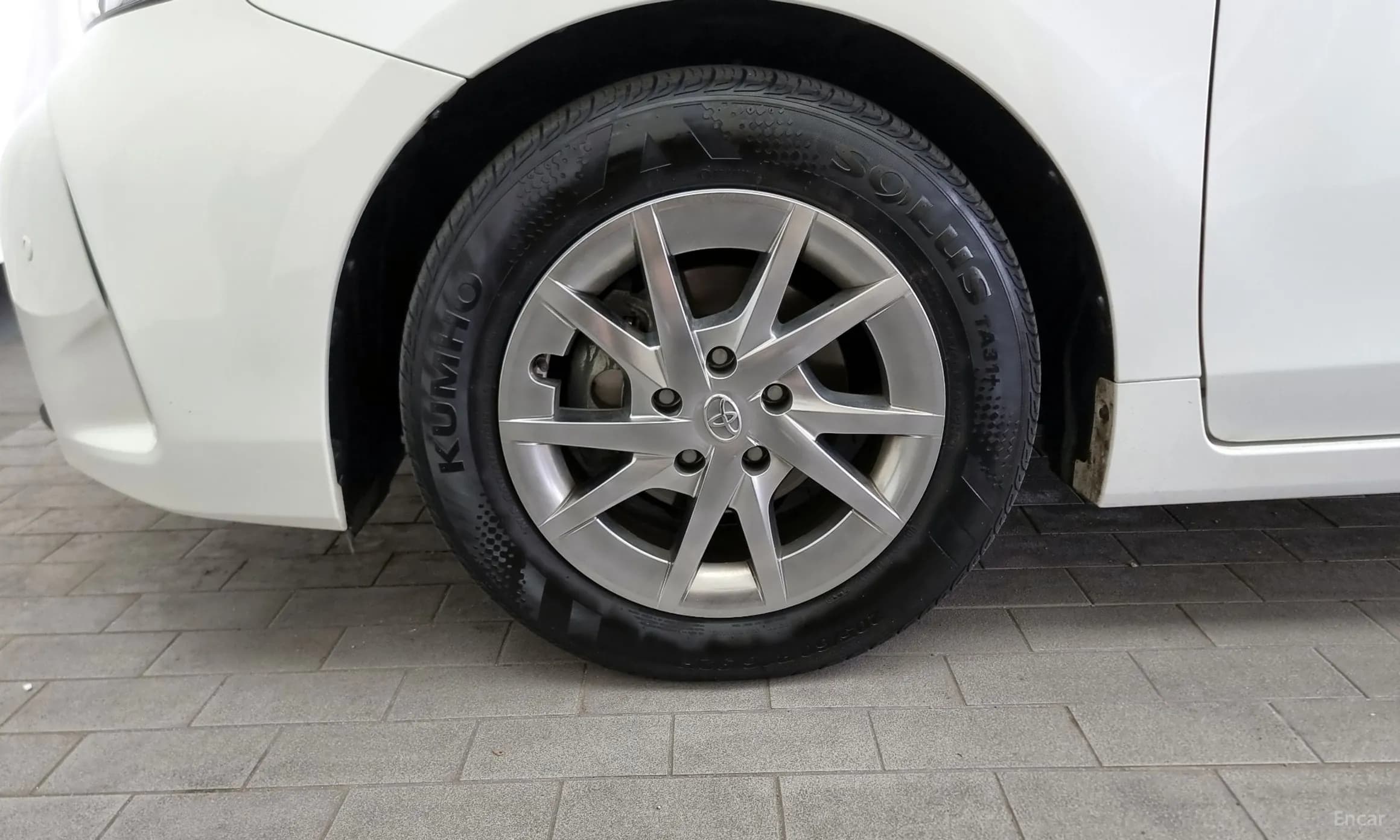 Prius V