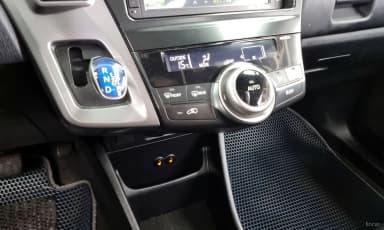 Prius V
