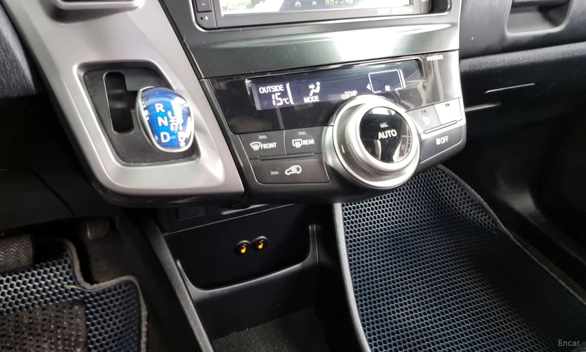 Prius V