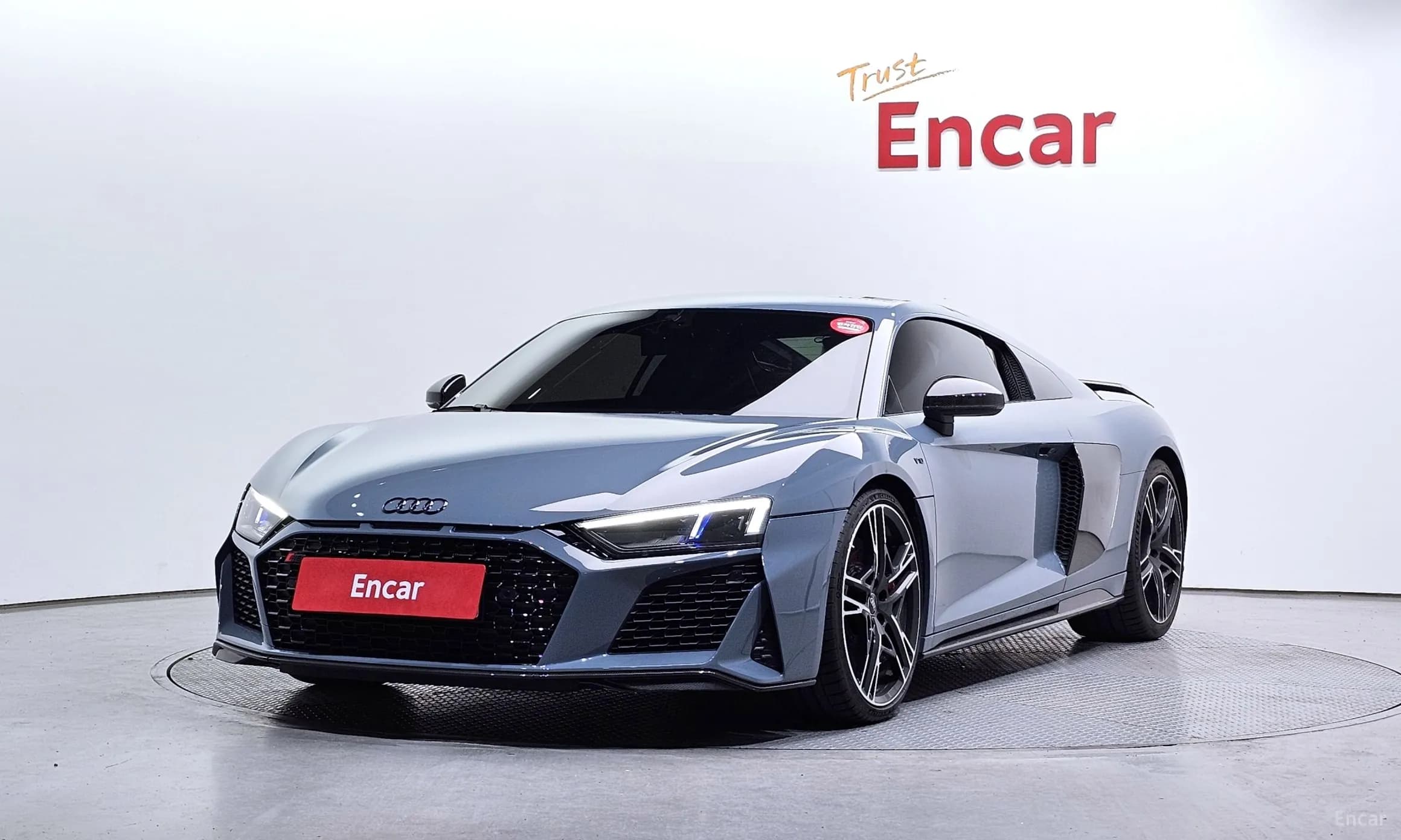 R8 (4S)