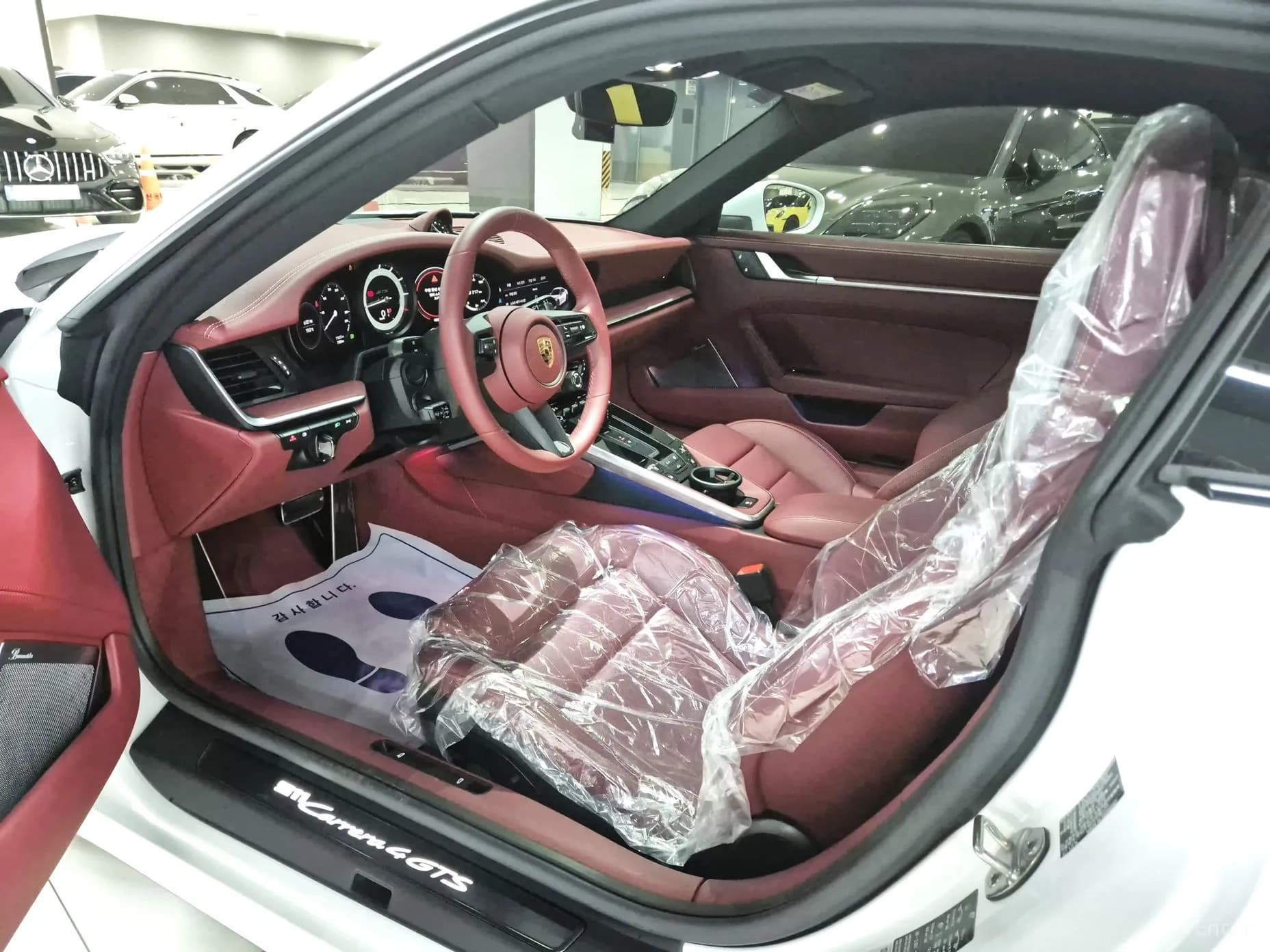 911 (992)
