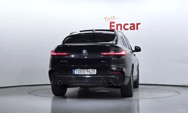 X4 (G02)