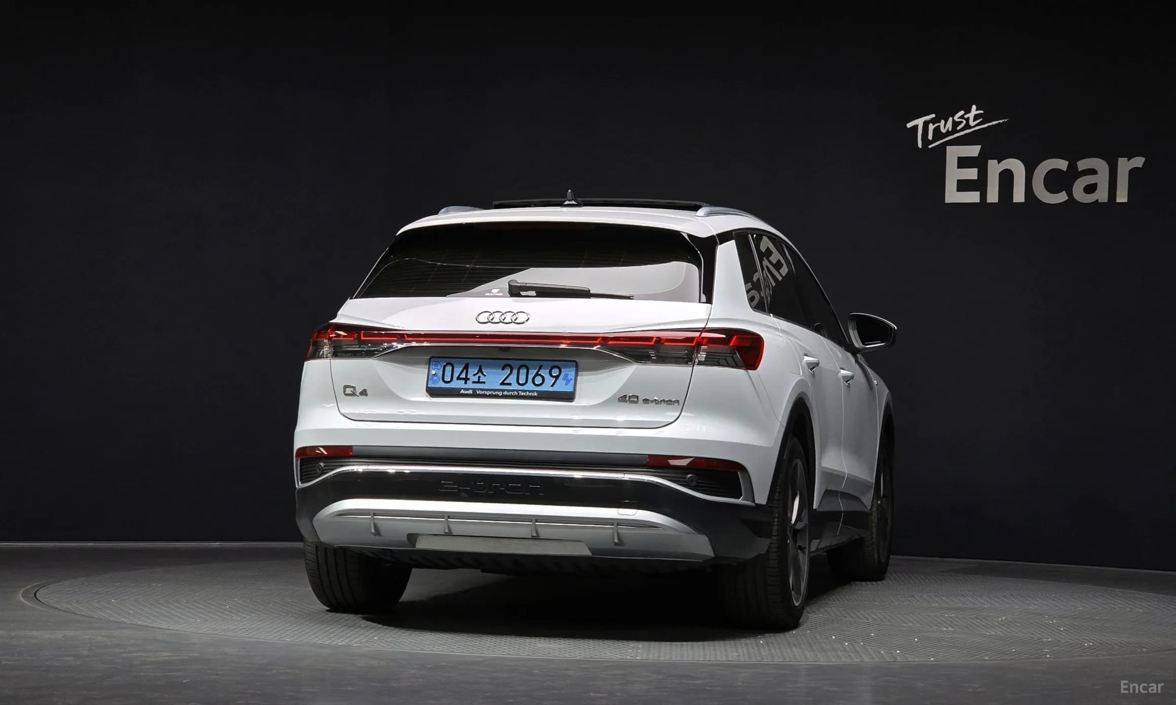 Q4 e-tron (F4)