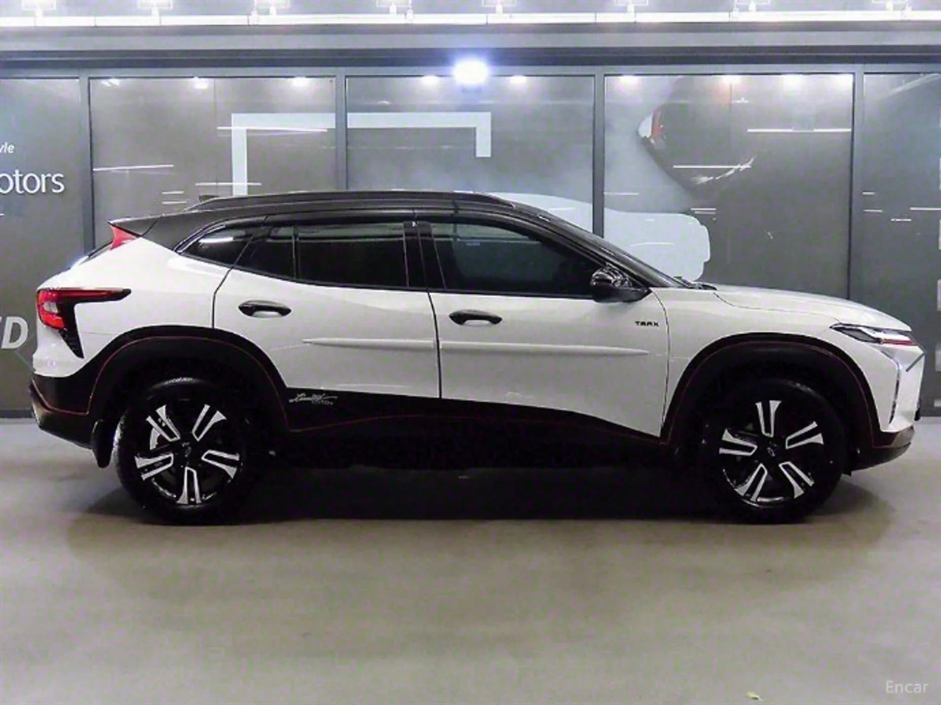 Trax Crossover