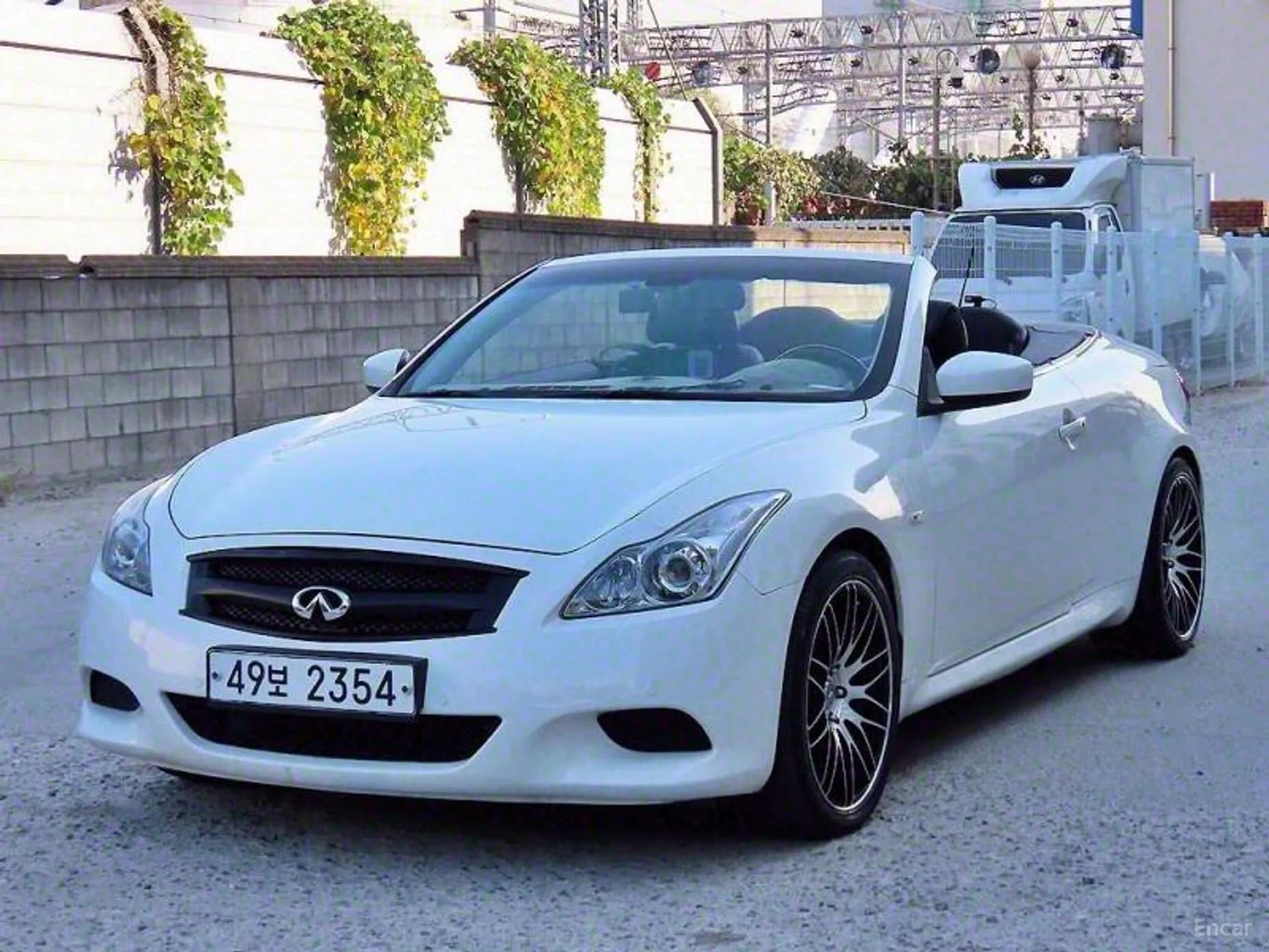 G37