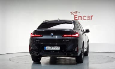 X4 (G02)