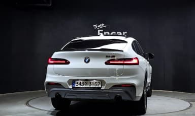 X4 (G02)