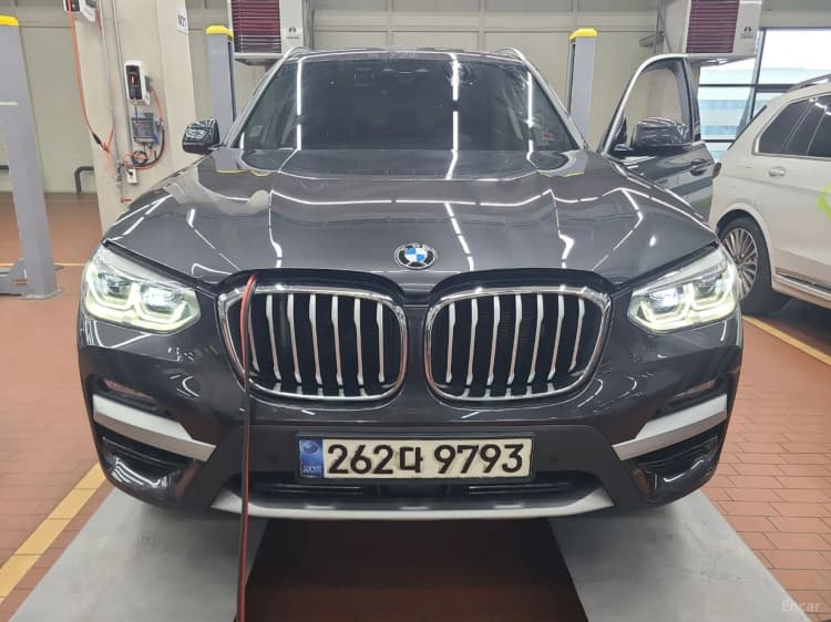 X3 (G01)
