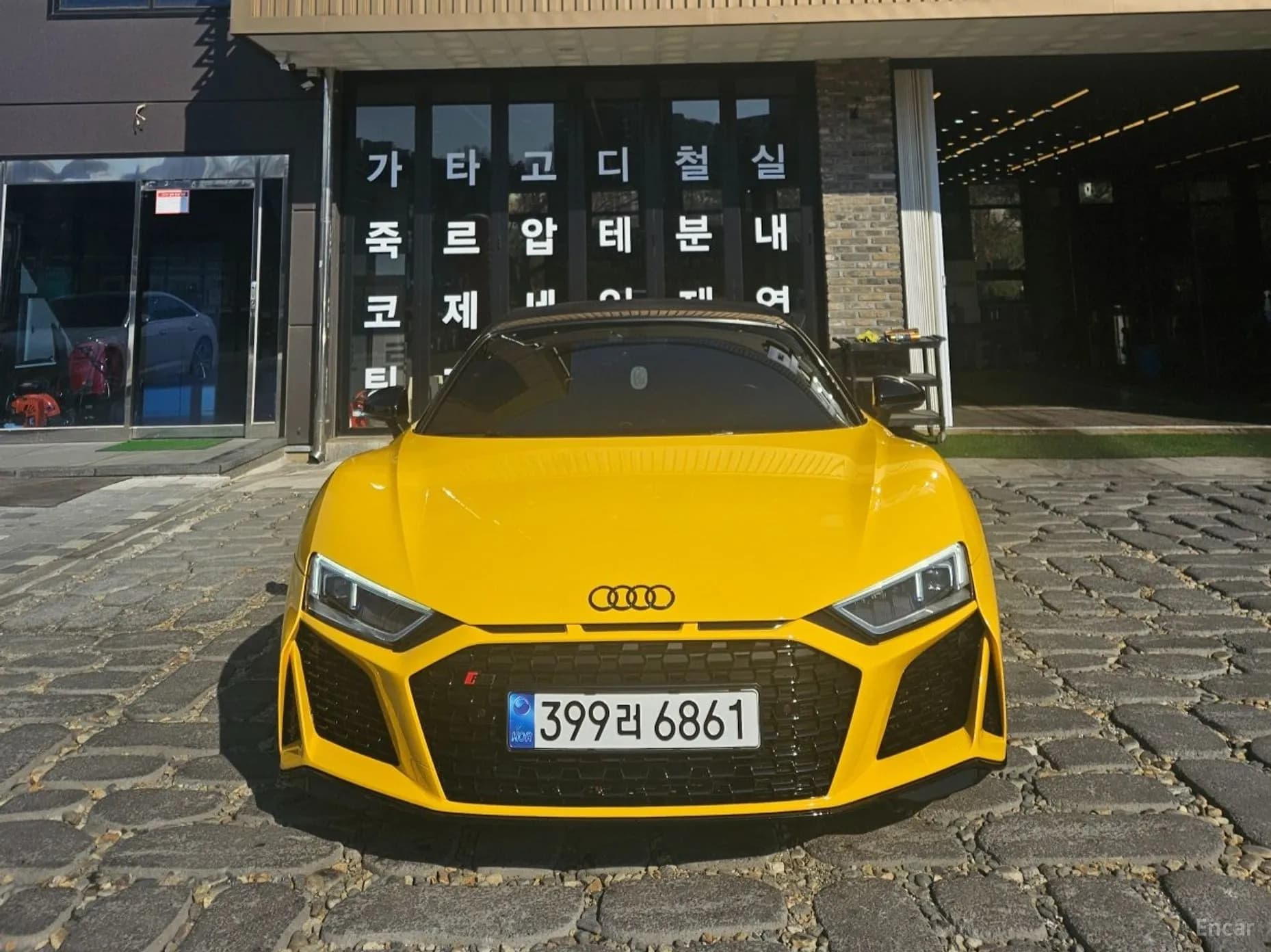 R8 (4S)