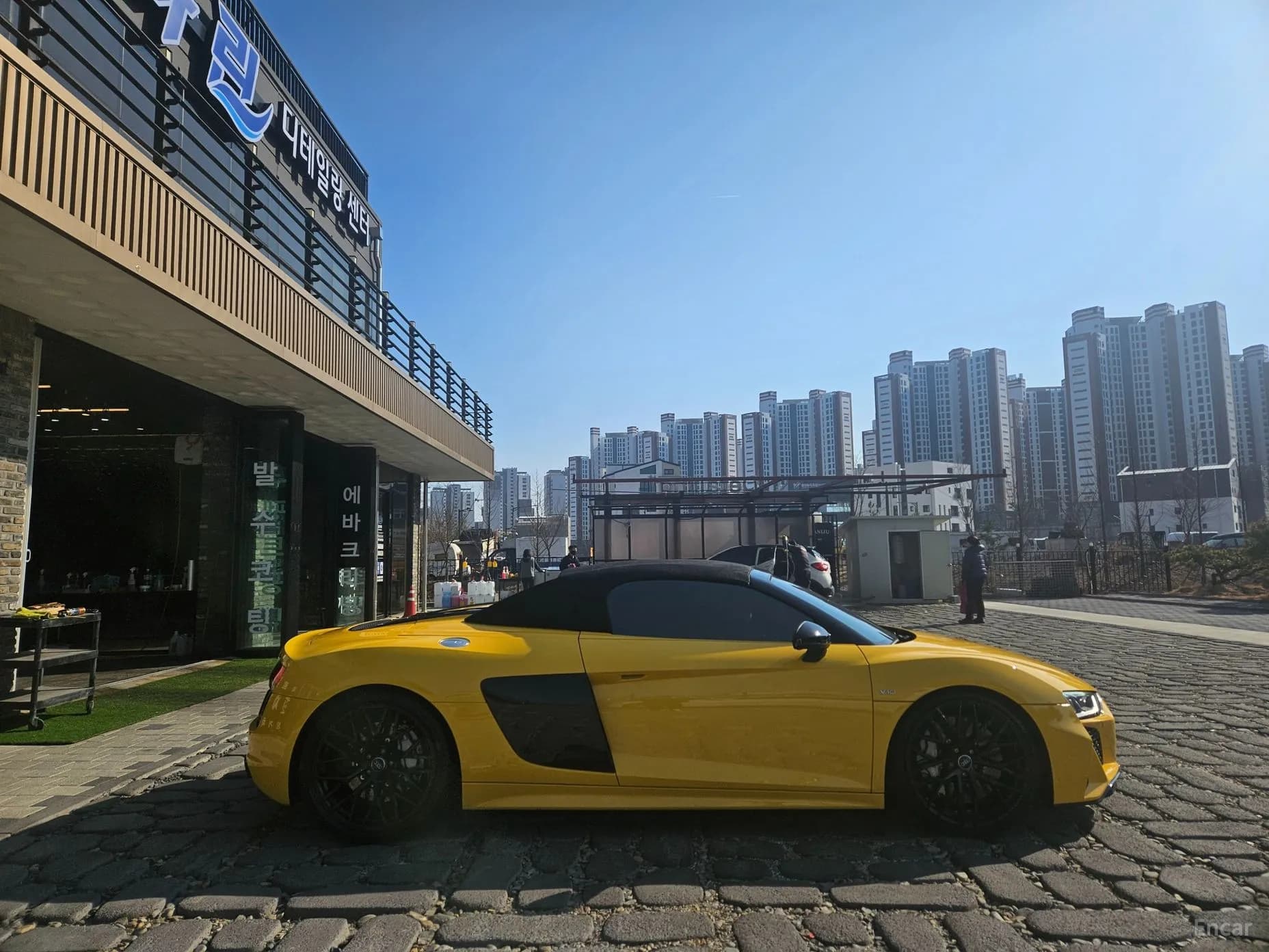 R8 (4S)