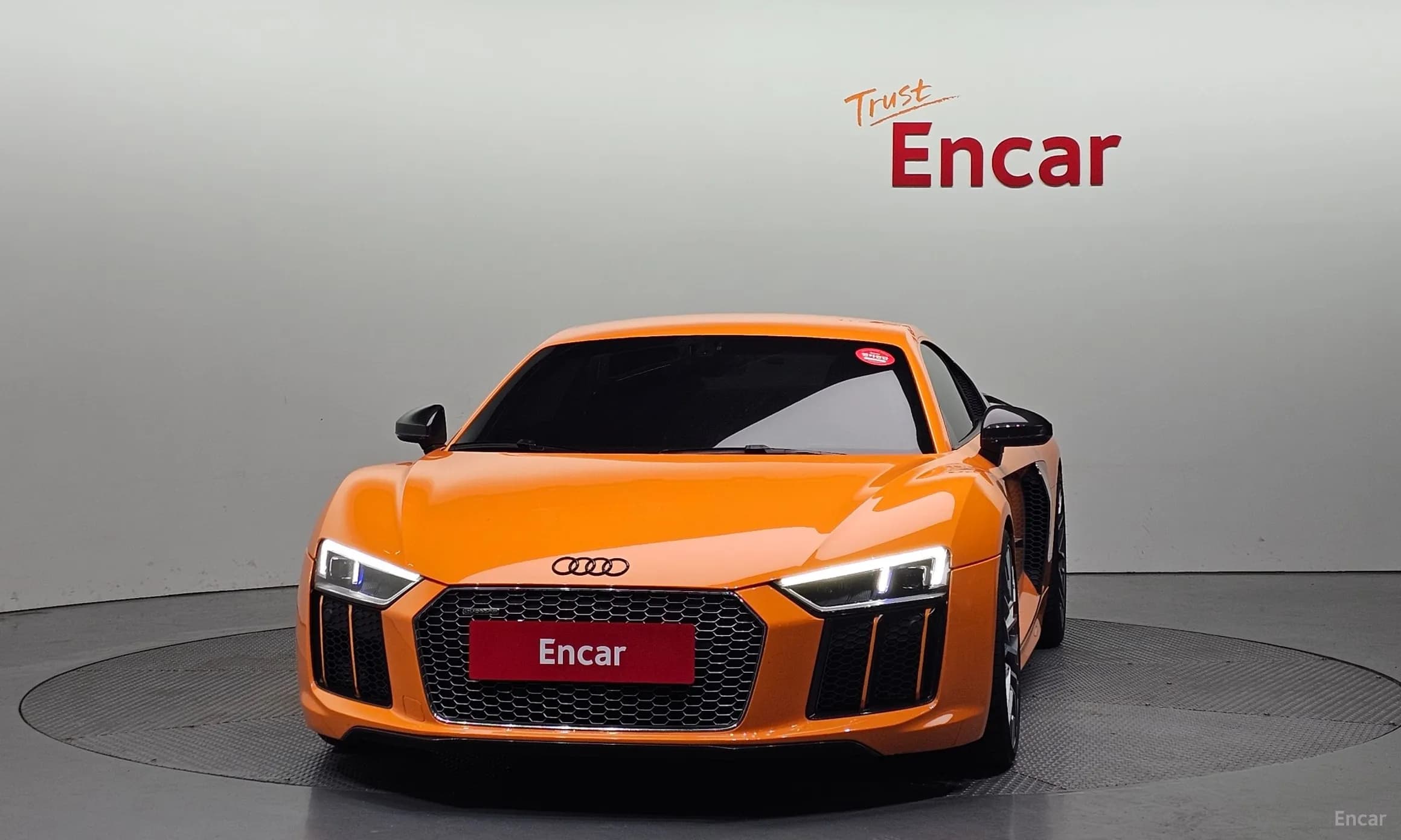 R8 (4S)