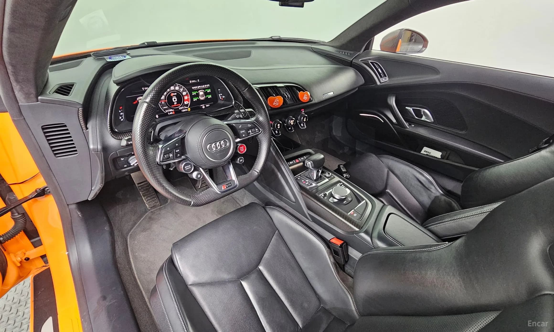 R8 (4S)