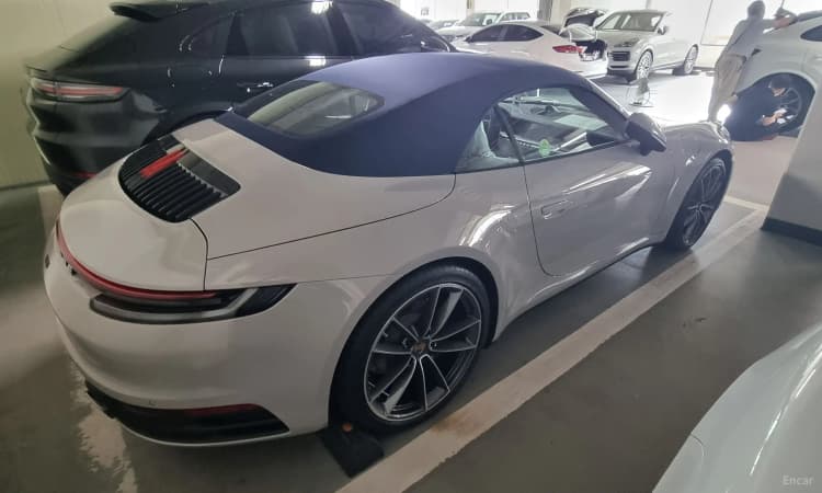 911 (992)