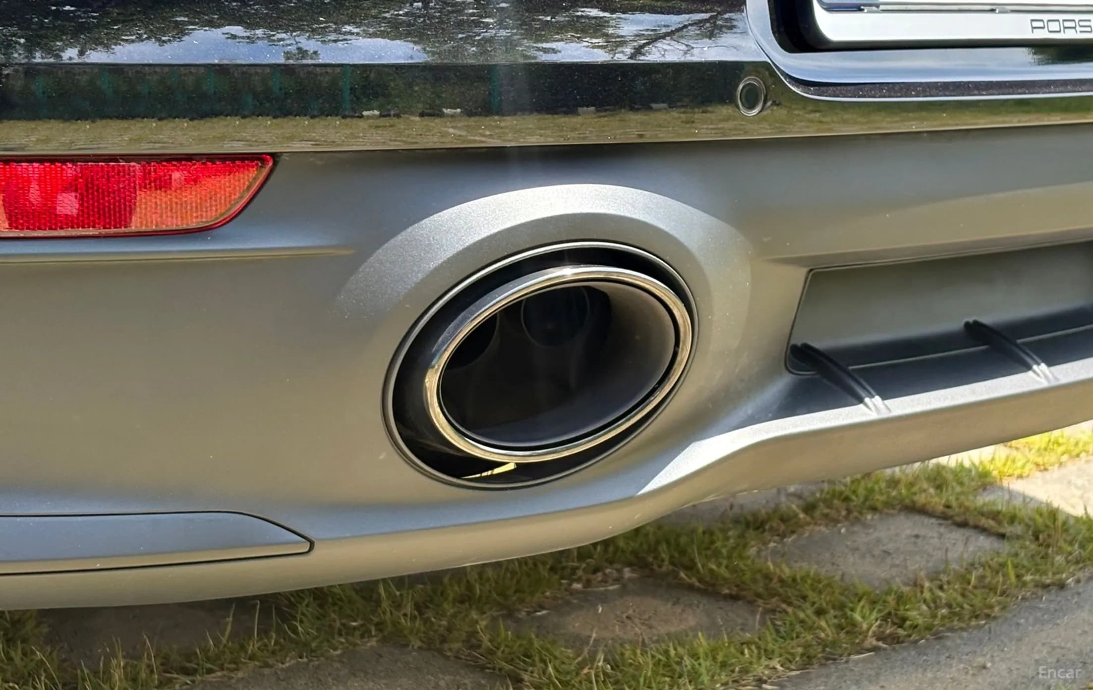 911 (992)