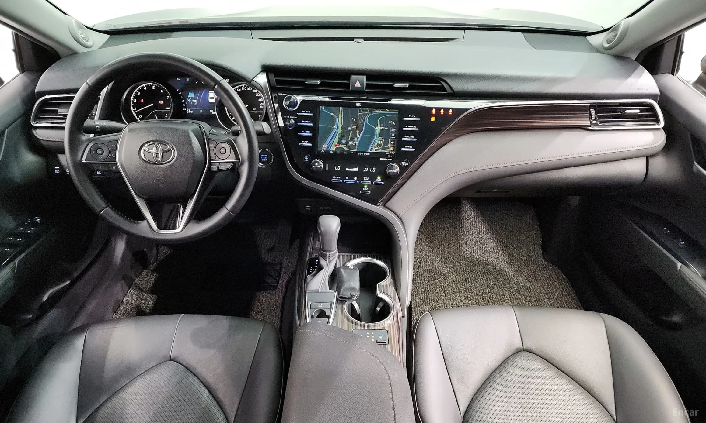 Camry (XV70)