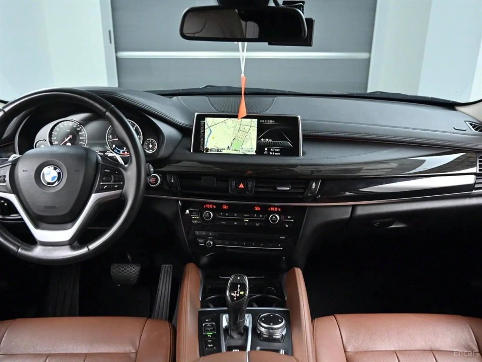 X6 (F16)