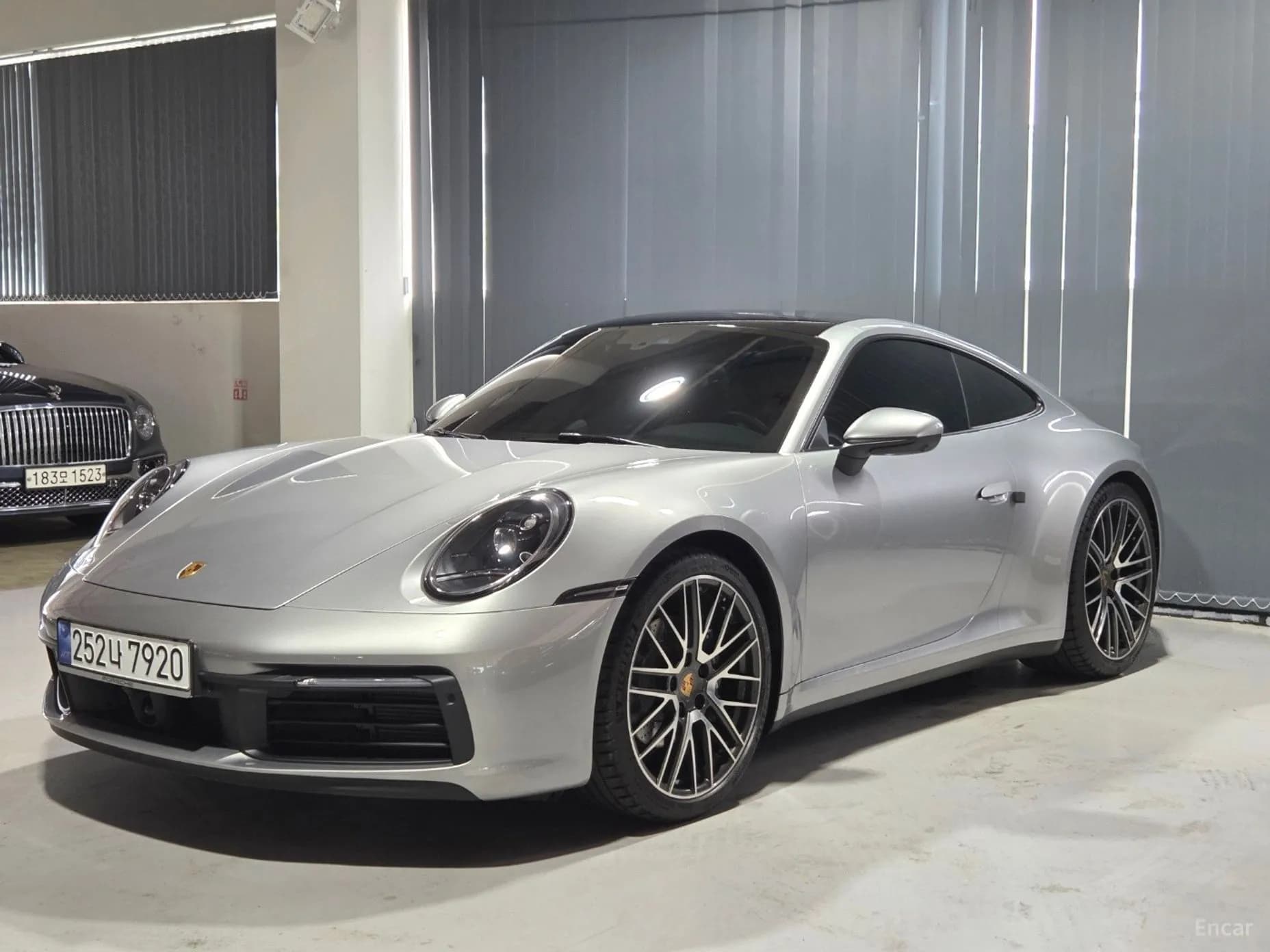 911 (992)